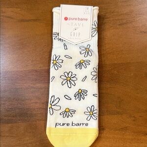 sweet! Daisy Design Grip Socks cute yellow daisy grip socks.